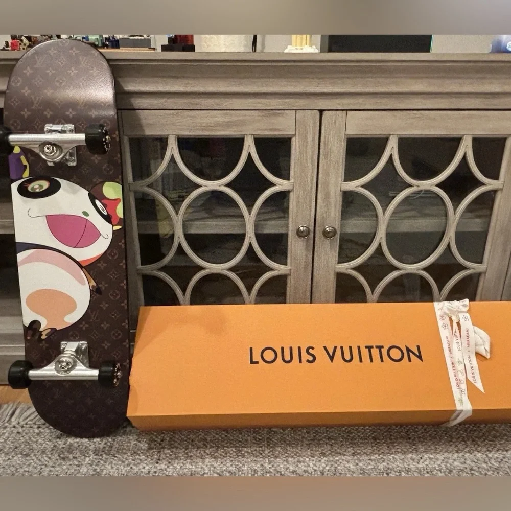 ***SOLD*** Louis Vuitton X Murakami 2025 SuperFlat Skateboard- NIB - Picture 3 of 8